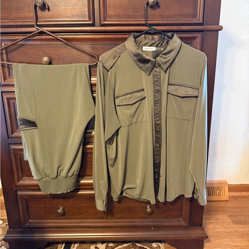 Calvin Klein Green Track Pants with Jogger Style